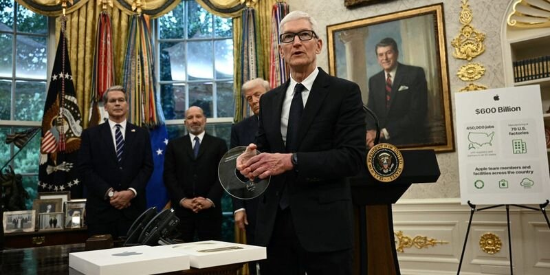 Apple Gifts Corning Glass Piece to Trump with Gold Base